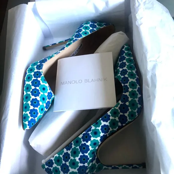 Manolo Blahnik bb pump in blue multi.105mm. Size 36