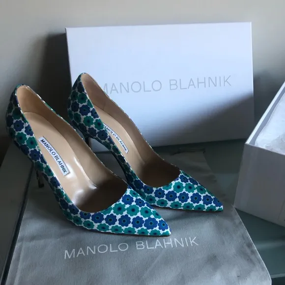 Manolo Blahnik bb pump in blue multi.105mm. Size 36