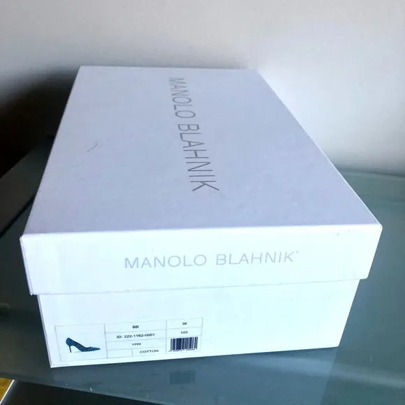 Manolo Blahnik bb pump in blue multi.105mm. Size 36