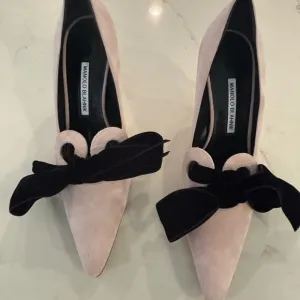 Manolo Blahnik Serba Pink Suede Women's Shoes with Black Bow