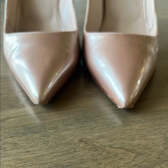 Manolo Blahnik Tan Stiletto Heels