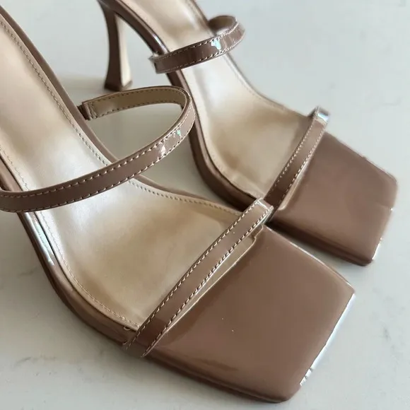 Marc Fisher Dalida Leather Buckle Strappy Sandals Size: 7.5