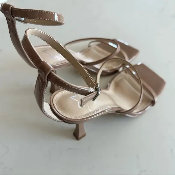 Marc Fisher Dalida Leather Buckle Strappy Sandals Size: 7.5