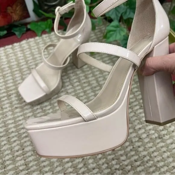 Marc Fisher Frita Ankle Strap Platform Sandal in Nude Patent Size 9