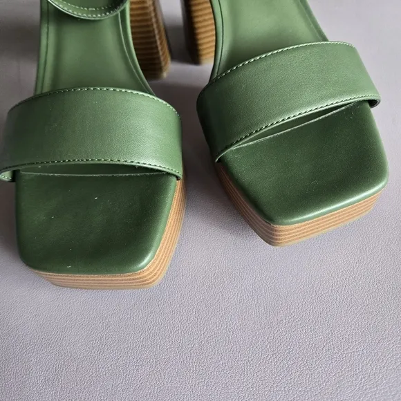 Marc Fisher Green Block Heel Sandals Women's 10 Retro 70s Party Boho Eclectic
