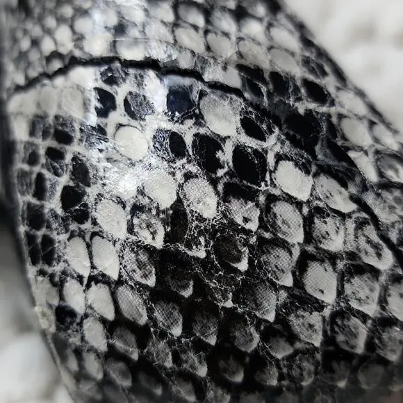 MARC FISHER POINTED TOE BLACK/WHITE SNAKE PRINT WITH BUCKLE WOMAN'S SIZE 8.5 🔥