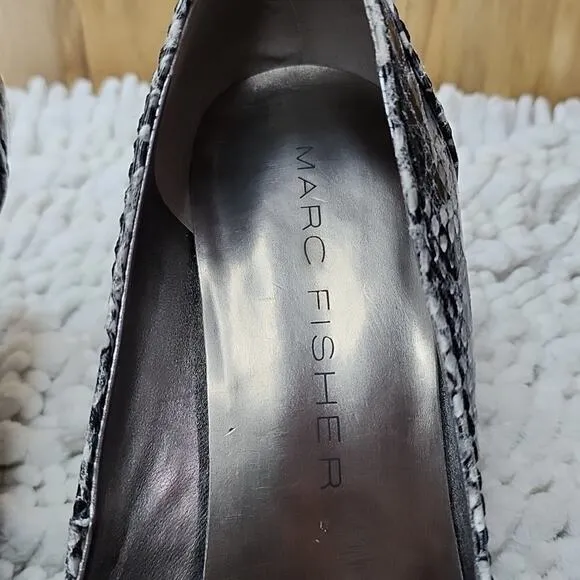 MARC FISHER POINTED TOE BLACK/WHITE SNAKE PRINT WITH BUCKLE WOMAN'S SIZE 8.5 🔥