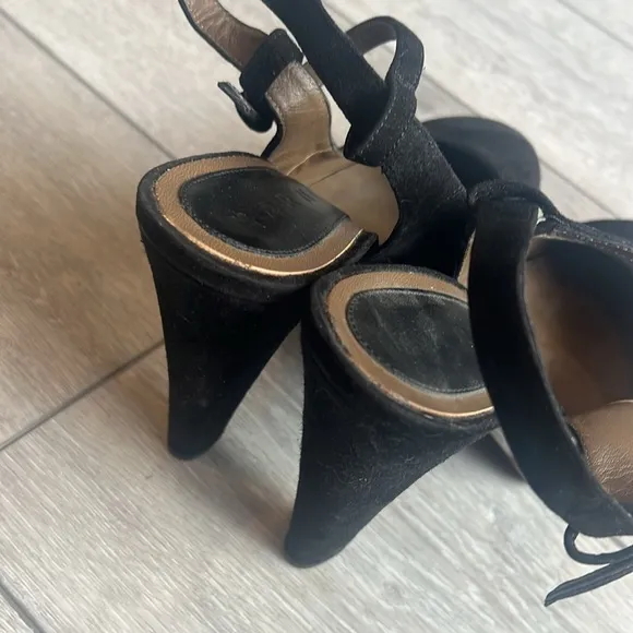 Marni  Black suede ankle strap Platform designer round toe Heels size 10