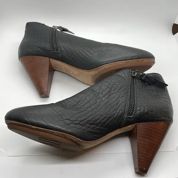 Matt Bernson Shoes Matt Bernson Jagguar Black Croc Ankle Booties size - 7