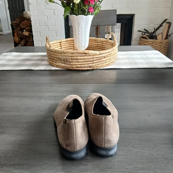 Mephsito Women's Beige Slip-On Shoes
