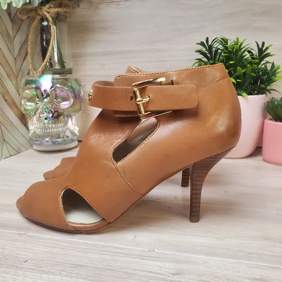 Michael Kors Buckle Leather Upper Heels Elegant Tan Brown Womens Size 6.5 *