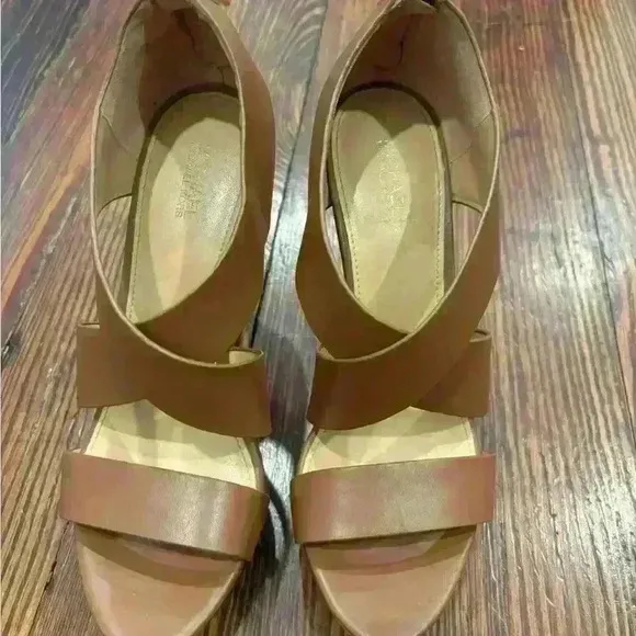 Michael Kors NWOT Elana Brown Leather Strappy Platform Heel Sz 7