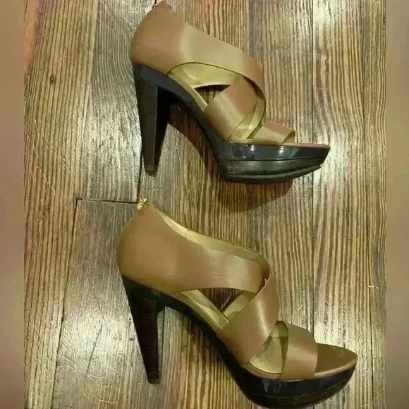 Michael Kors NWOT Elana Brown Leather Strappy Platform Heel Sz 7
