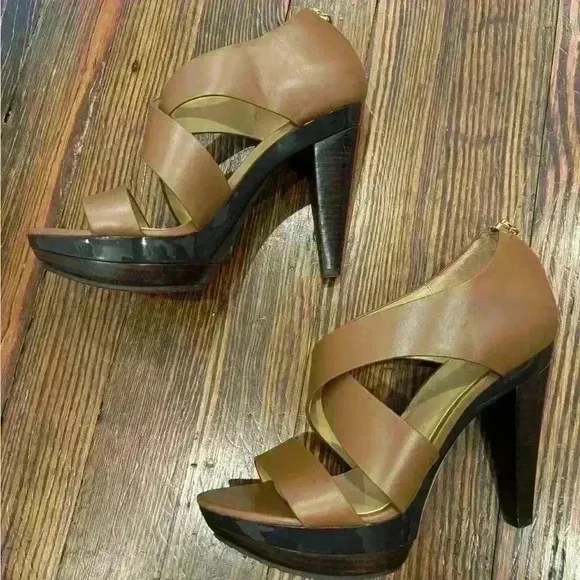 Michael Kors NWOT Elana Brown Leather Strappy Platform Heel Sz 7