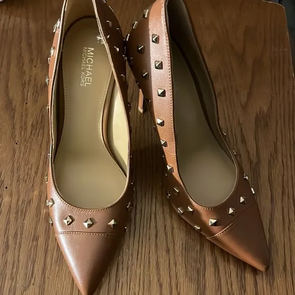 MICHAEL Michael Kors Keke Studded Tan Leather Pump Size 7