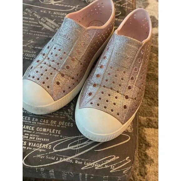 Native Jefferson Shoes junior size 4