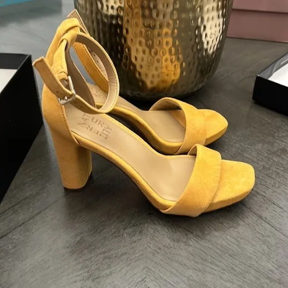 NATURALIZER Joy Dress Ankle Strap Sandals