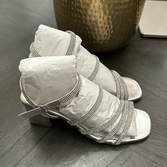 NATURALIZER Niko 2 Ankle Strap Sandals