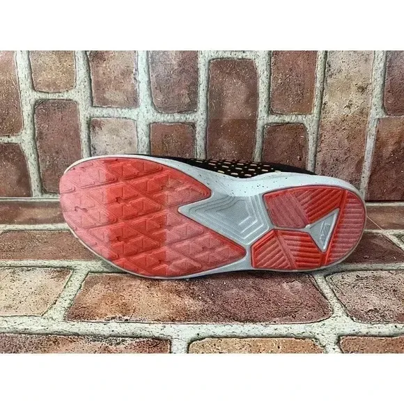 New Avia Avi Storm Athletic Shoes sz 4Y Red Black