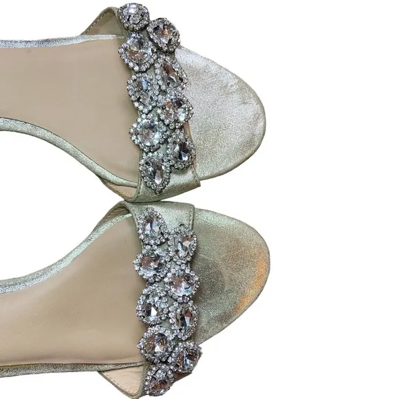 New BADGLEY MISCHKA Clove City Gold Leather Embellished Chunky‎ Heel Sandal