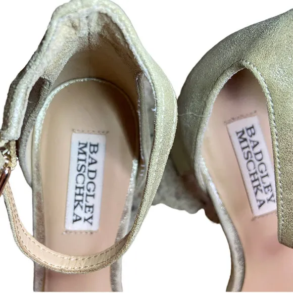 New BADGLEY MISCHKA Clove City Gold Leather Embellished Chunky‎ Heel Sandal