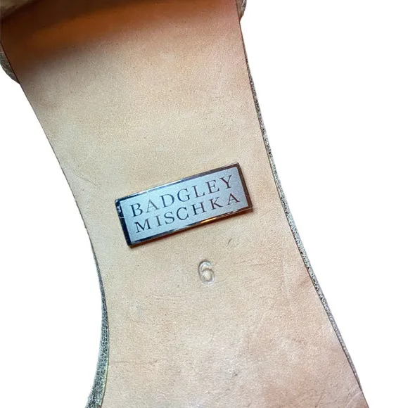 New BADGLEY MISCHKA Clove City Gold Leather Embellished Chunky‎ Heel Sandal
