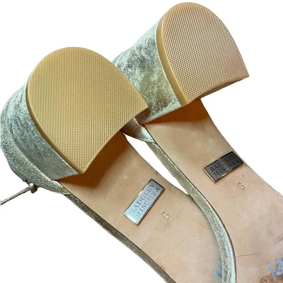 New BADGLEY MISCHKA Clove City Gold Leather Embellished Chunky‎ Heel Sandal