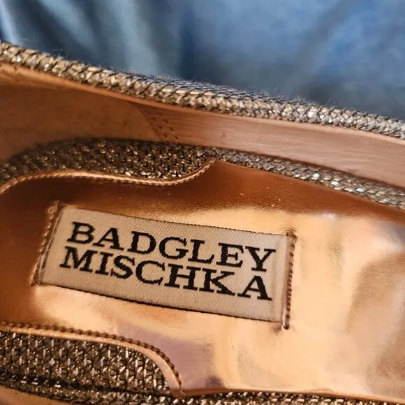 New Badgley Mischka Gold Pumps
