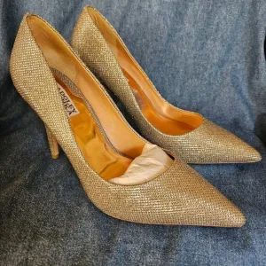 New Badgley Mischka Gold Pumps