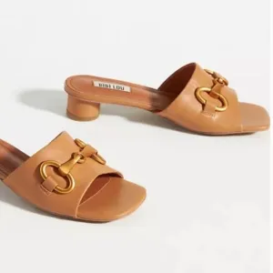 New Bibi Lou x Anthropologie Hana 5 Honey Classic Leather Goldtone Chain Sandals