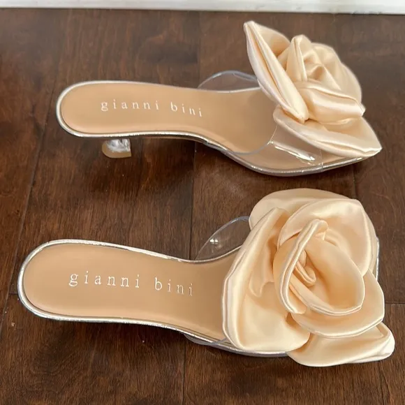 NEW Gianni Bini Satin Cream Floral Clear Kitten heel sandals women size 6