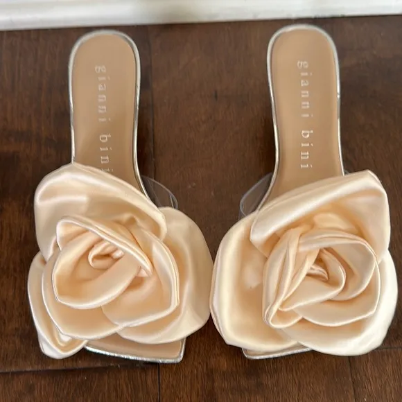 NEW Gianni Bini Satin Cream Floral Clear Kitten heel sandals women size 6