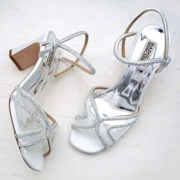 New Gorgeous BADGLEY MISCHKA Sz 8 SilverHey Open Toe Block 3.5”Heel Sandals