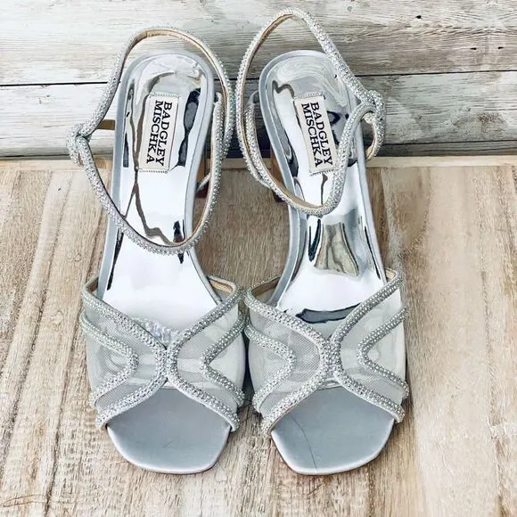 New Gorgeous BADGLEY MISCHKA Sz 8 SilverHey Open Toe Block 3.5”Heel Sandals