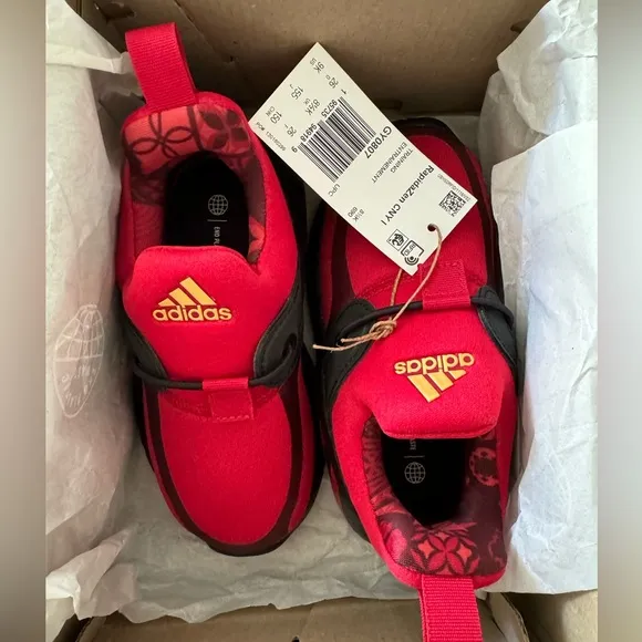 New in box Adidas RapidaZen youth shoes