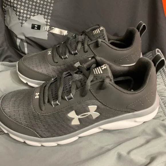 NEW IN BOX Under Armour ASSERT Shoes BLACK/GREY Boys 6.5Y