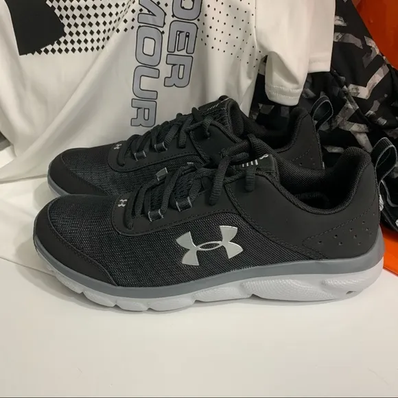 NEW IN BOX Under Armour ASSERT Shoes BLACK/GREY Boys 6.5Y