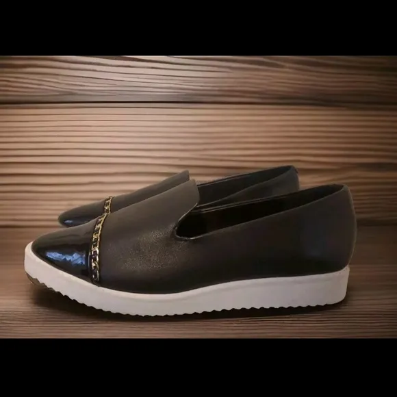 NEW Karl Lagerfeld Paris Caralee Slip on Cap Toe Leather Shoes Womens Size 6.5