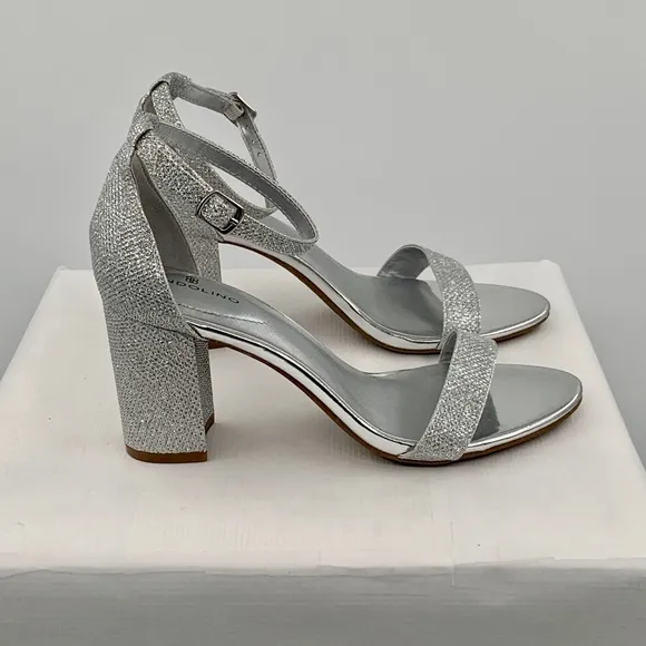 🌹New Listing🌹Bandolino Women’s Armory Ankle Strap Silver Sandals Shoes