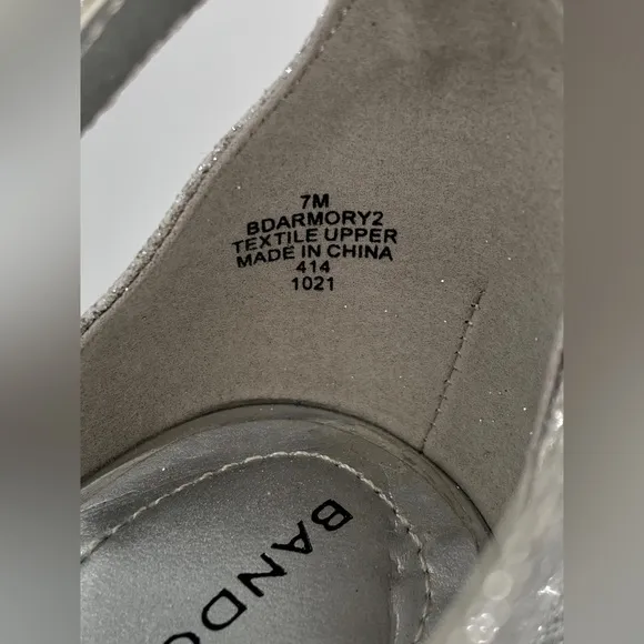 🌹New Listing🌹Bandolino Women’s Armory Ankle Strap Silver Sandals Shoes