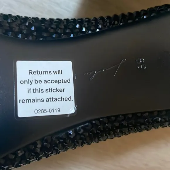 New Lola Cruz Black Crystal Embellishment Heel Pumps NWOT Size 39