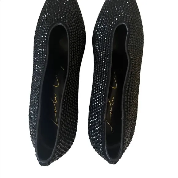 New Lola Cruz Black Crystal Embellishment Heel Pumps NWOT Size 39