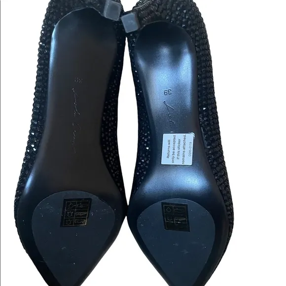 New Lola Cruz Black Crystal Embellishment Heel Pumps NWOT Size 39
