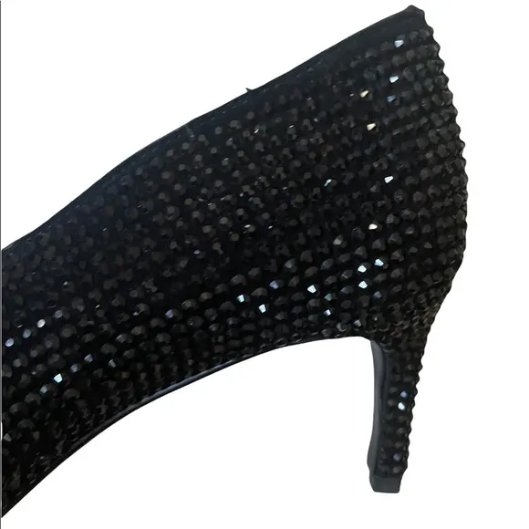 New Lola Cruz Black Crystal Embellishment Heel Pumps NWOT Size 39