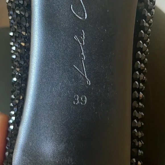 New Lola Cruz Black Crystal Embellishment Heel Pumps NWOT Size 39