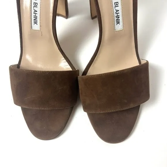 New Manolo Blahnik Lauratop Sandals Brown Suede Sz 38 US 7.5 Ankle Strap Heels