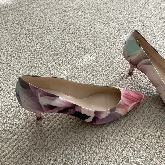 NEW Nine West Arlene Floral Multi Kitten Heels 2” Women’s Size 8 Pink NWOB