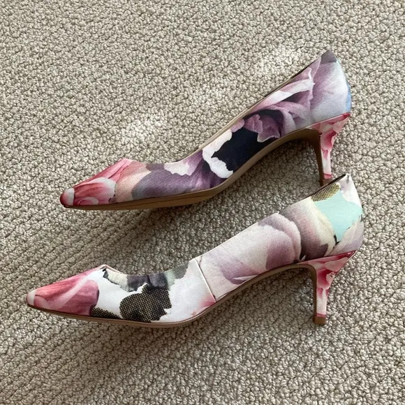 NEW Nine West Arlene Floral Multi Kitten Heels 2” Women’s Size 8 Pink NWOB