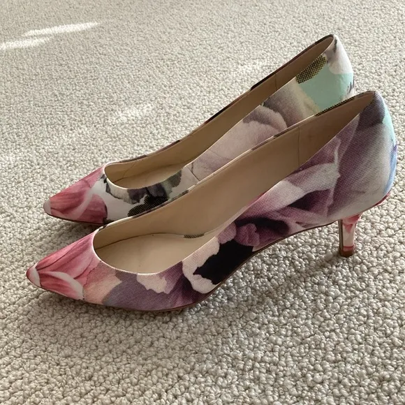 NEW Nine West Arlene Floral Multi Kitten Heels 2” Women’s Size 8 Pink NWOB