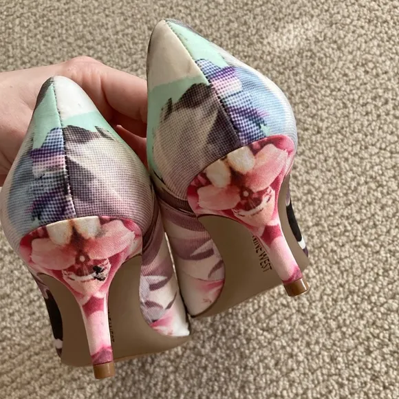 NEW Nine West Arlene Floral Multi Kitten Heels 2” Women’s Size 8 Pink NWOB